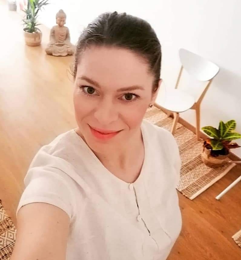 Sandra holistic massage therapist in Valencia
